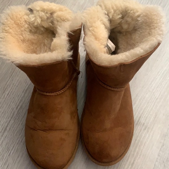 Ugg Short Bow Chestnut - Picture 1 of 3